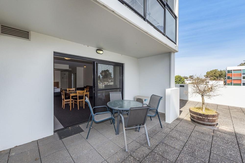 Assured Ascot Quays Apartment Hotel Perth Esterno foto