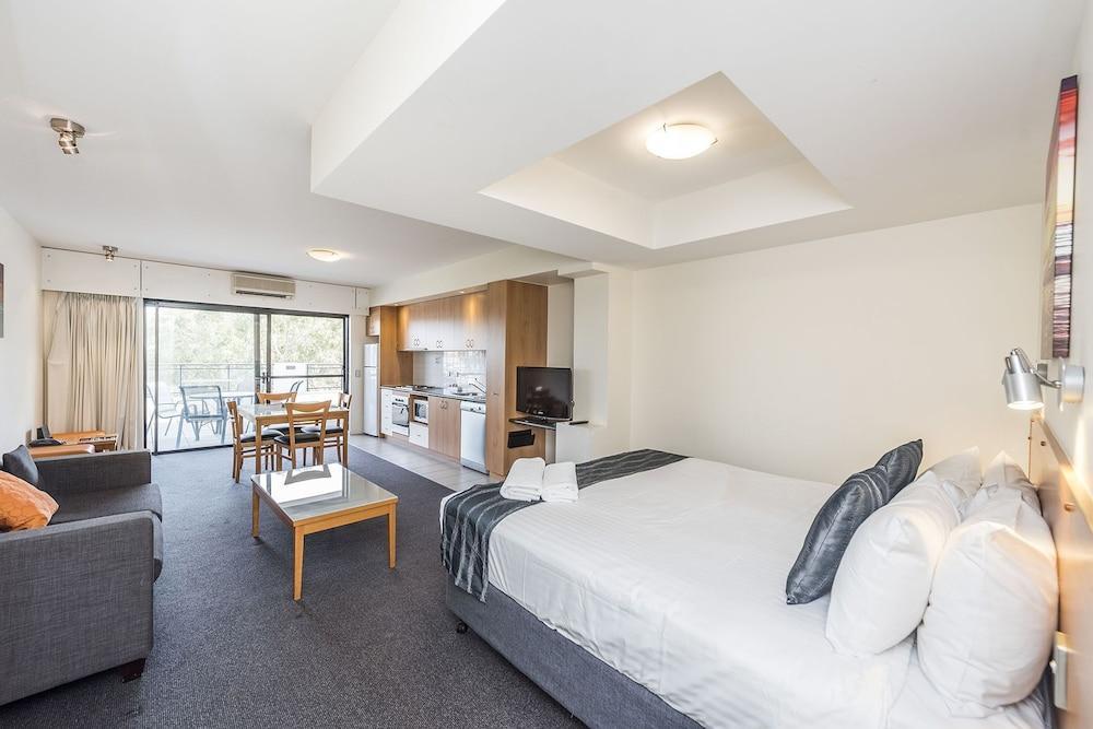 Assured Ascot Quays Apartment Hotel Perth Esterno foto