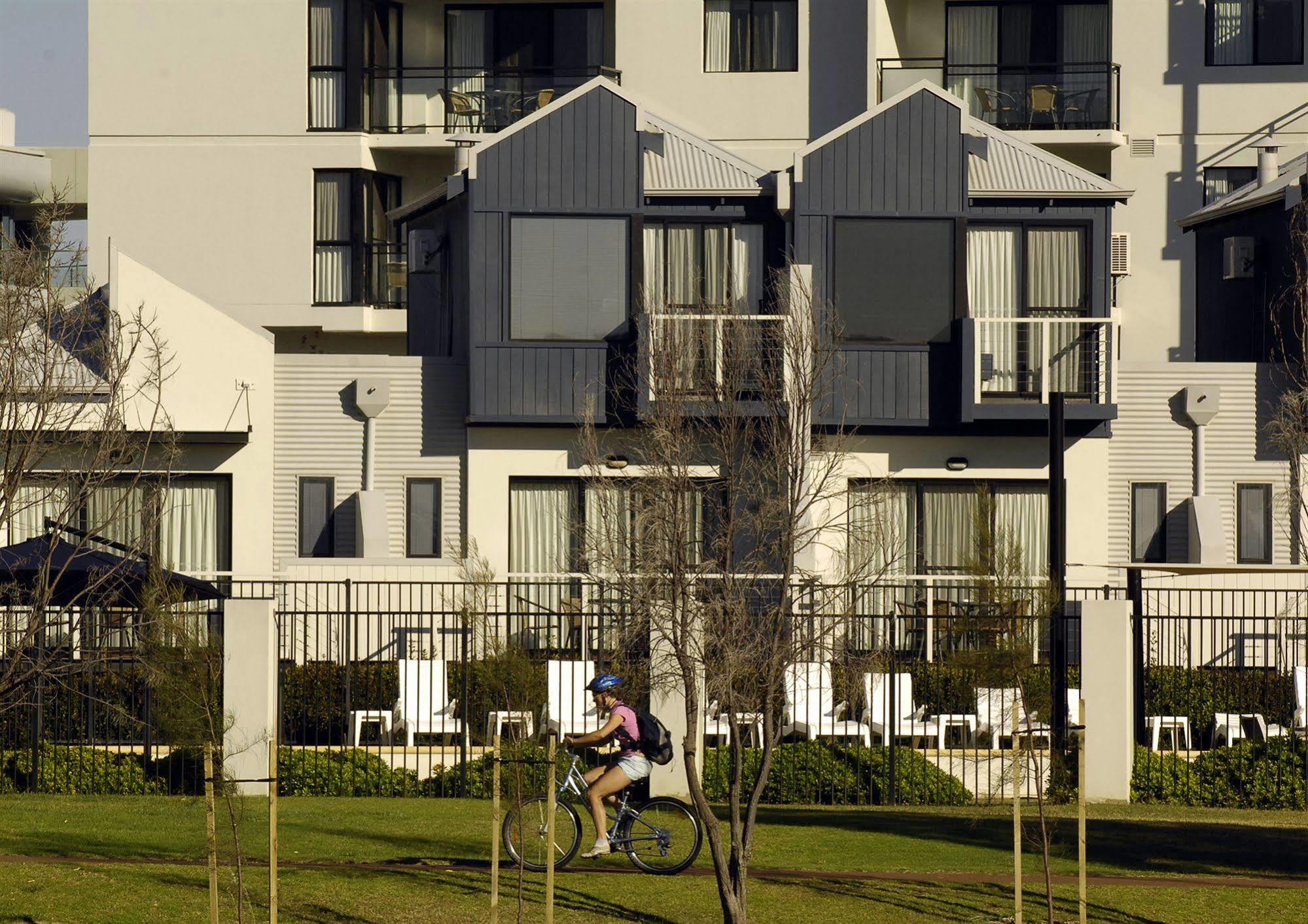 Assured Ascot Quays Apartment Hotel Perth Esterno foto