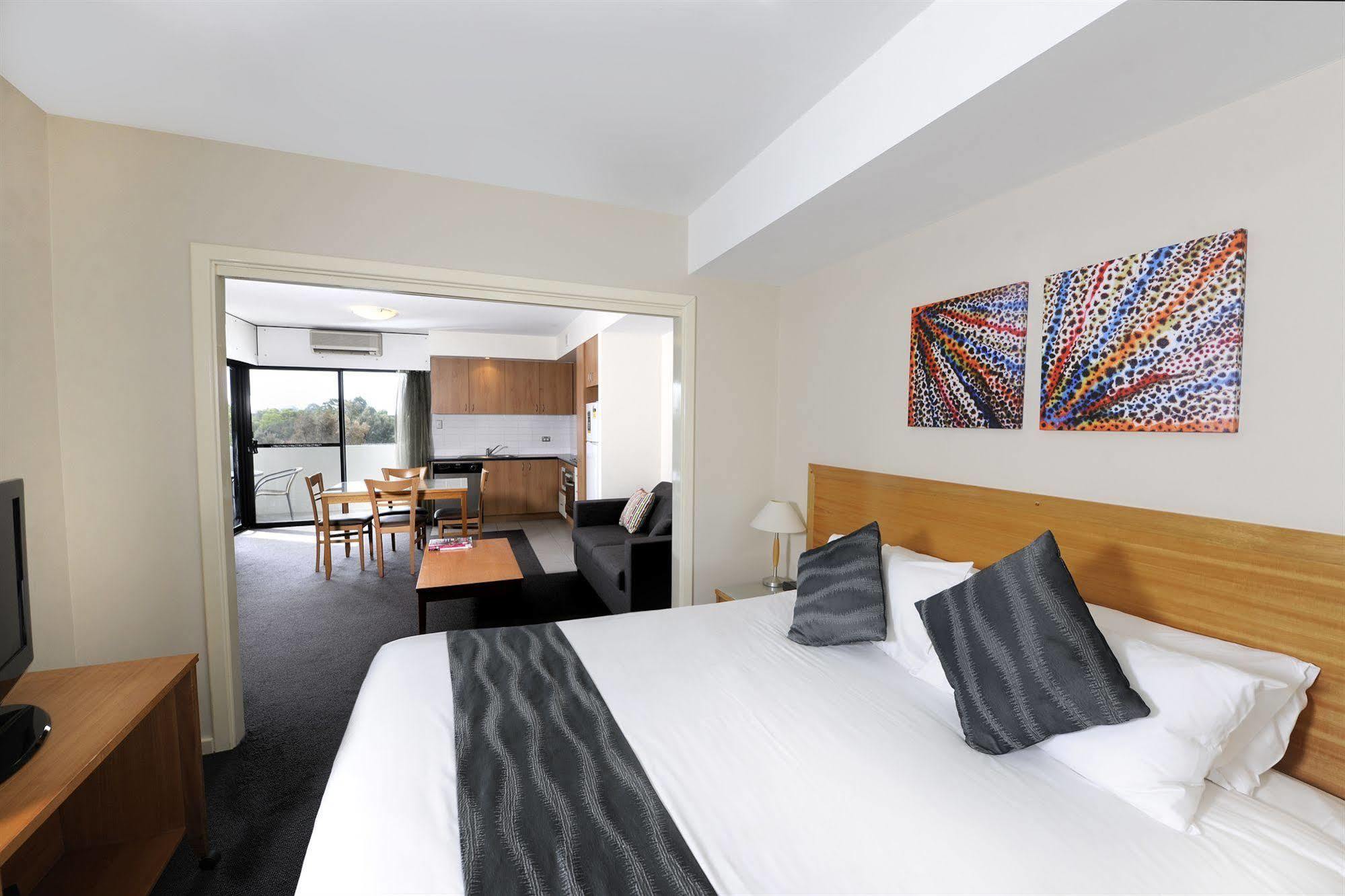 Assured Ascot Quays Apartment Hotel Perth Esterno foto