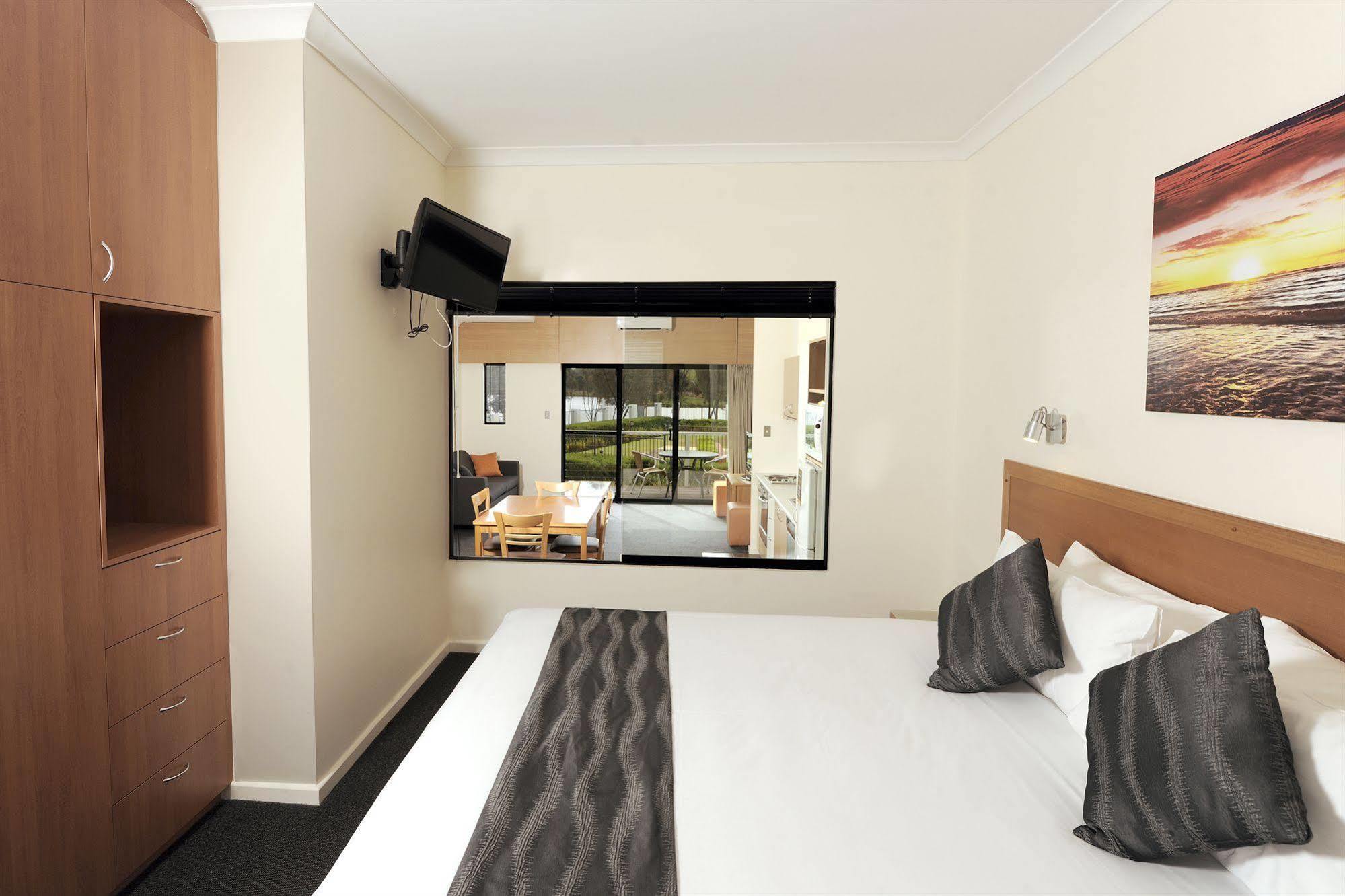 Assured Ascot Quays Apartment Hotel Perth Esterno foto