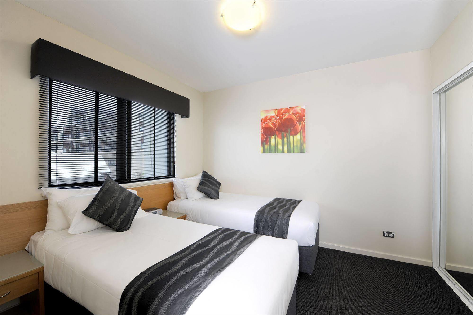 Assured Ascot Quays Apartment Hotel Perth Esterno foto