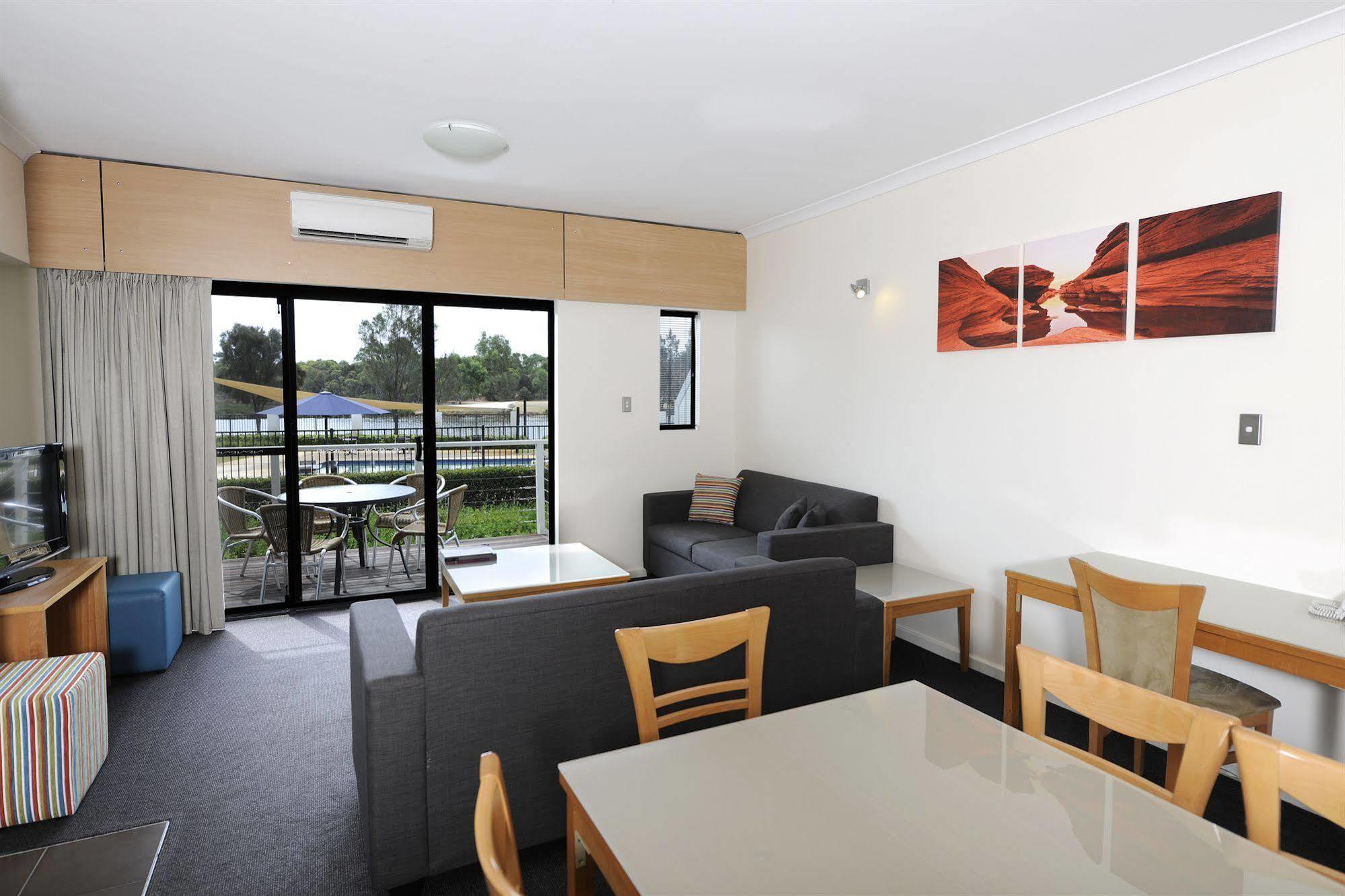 Assured Ascot Quays Apartment Hotel Perth Esterno foto