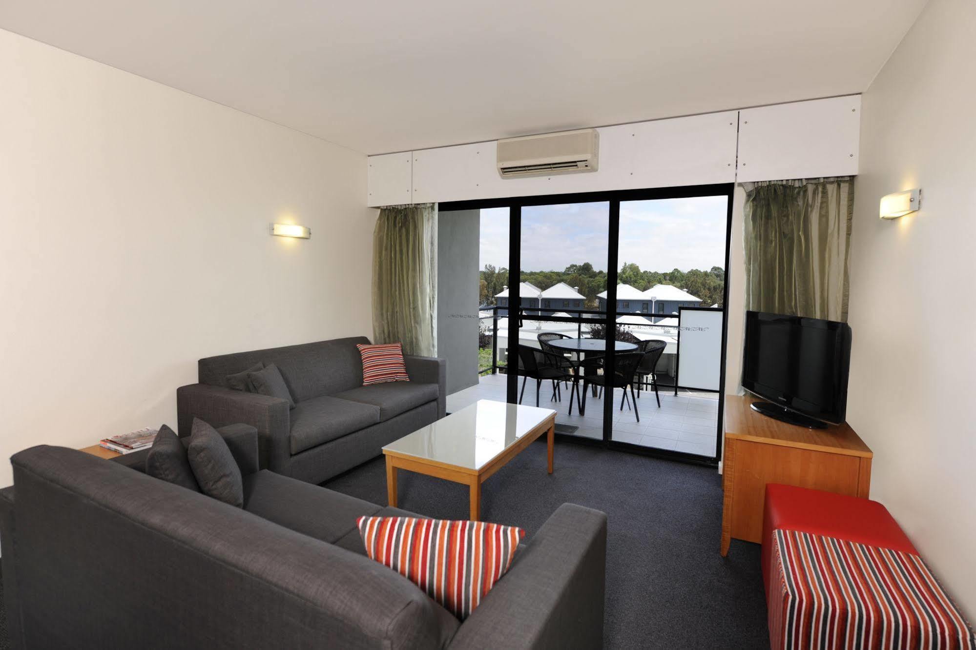 Assured Ascot Quays Apartment Hotel Perth Esterno foto