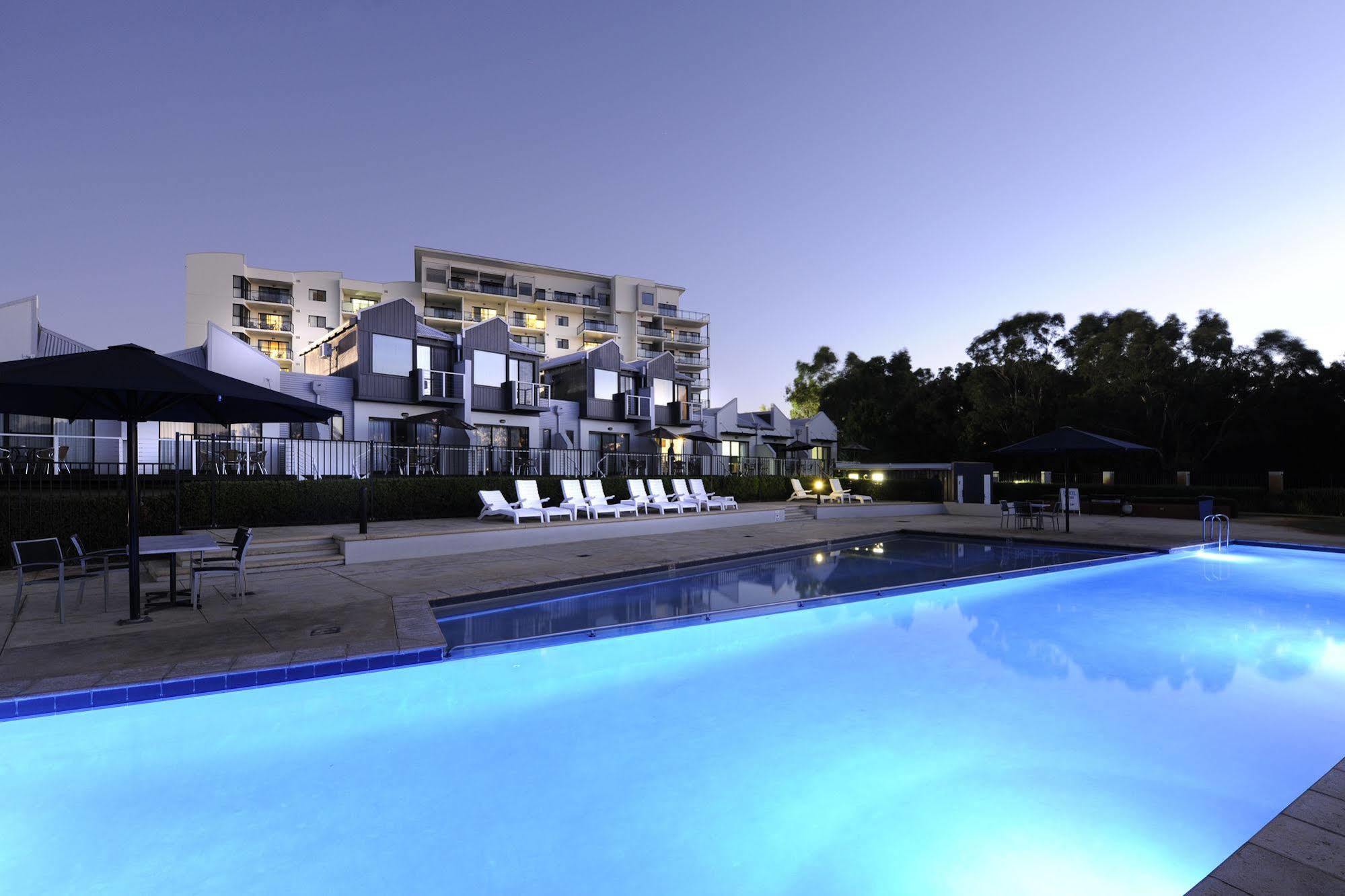 Assured Ascot Quays Apartment Hotel Perth Esterno foto
